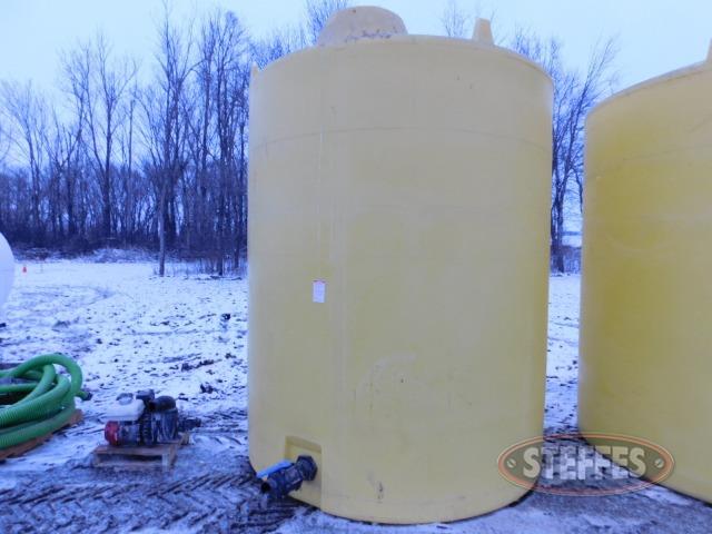 3-000 gal- poly fertilizer tank- 3- valve_1.jpg